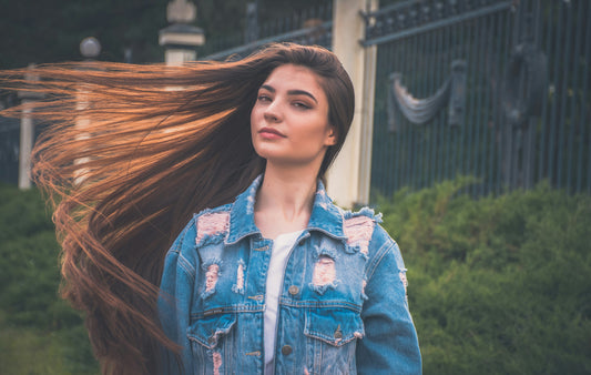 Vrouw met lang haar zonder gespleten haarpunten