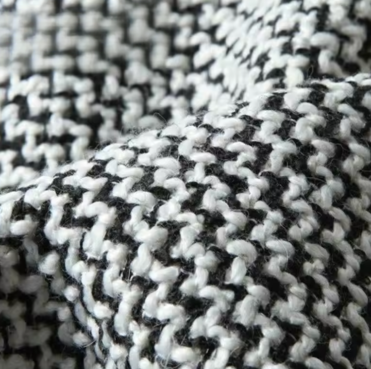 Simona Urban Mantel – Eleganter langer Damenmantel mit modernem Schnitt