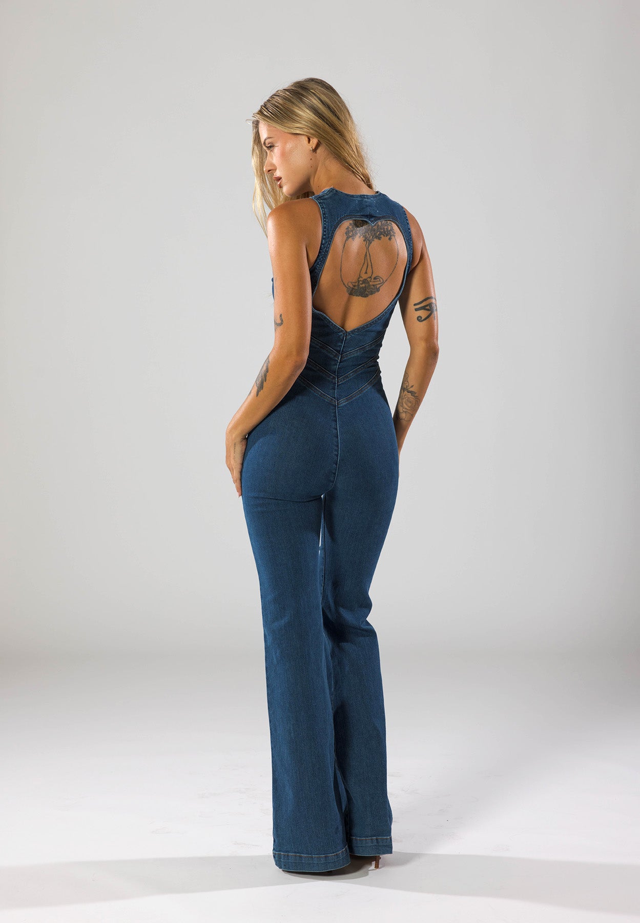 Sienna Denim Flare Jumpsuit - Figure accentuating with Diepev -Hals & Wide Leg | Becker’s Amsterdam
