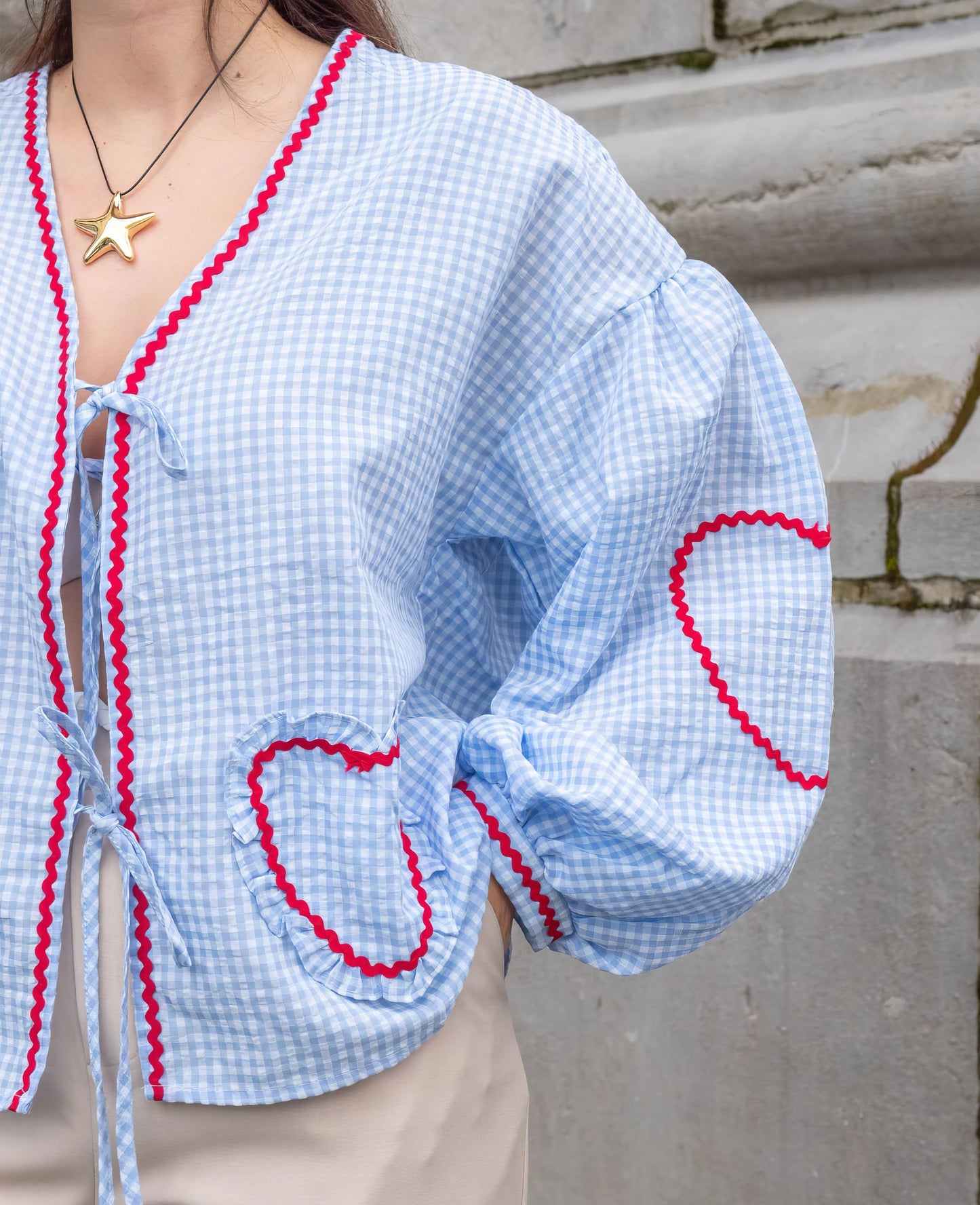 MARINA GINGHAM TIE BLOSSE - Blusa con puffleeves e chiusura Strik per | Becker Amsterdam