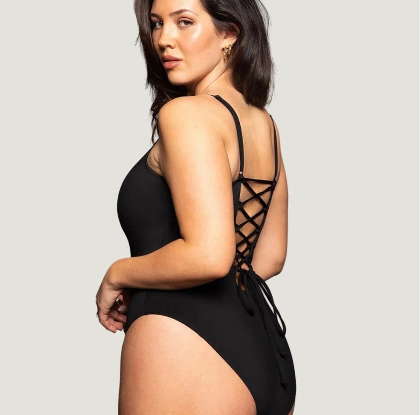 BreezyChic Viral SwimShaper™ – Sculpting One-Piece Swimsuit | Becker's Amsterdam