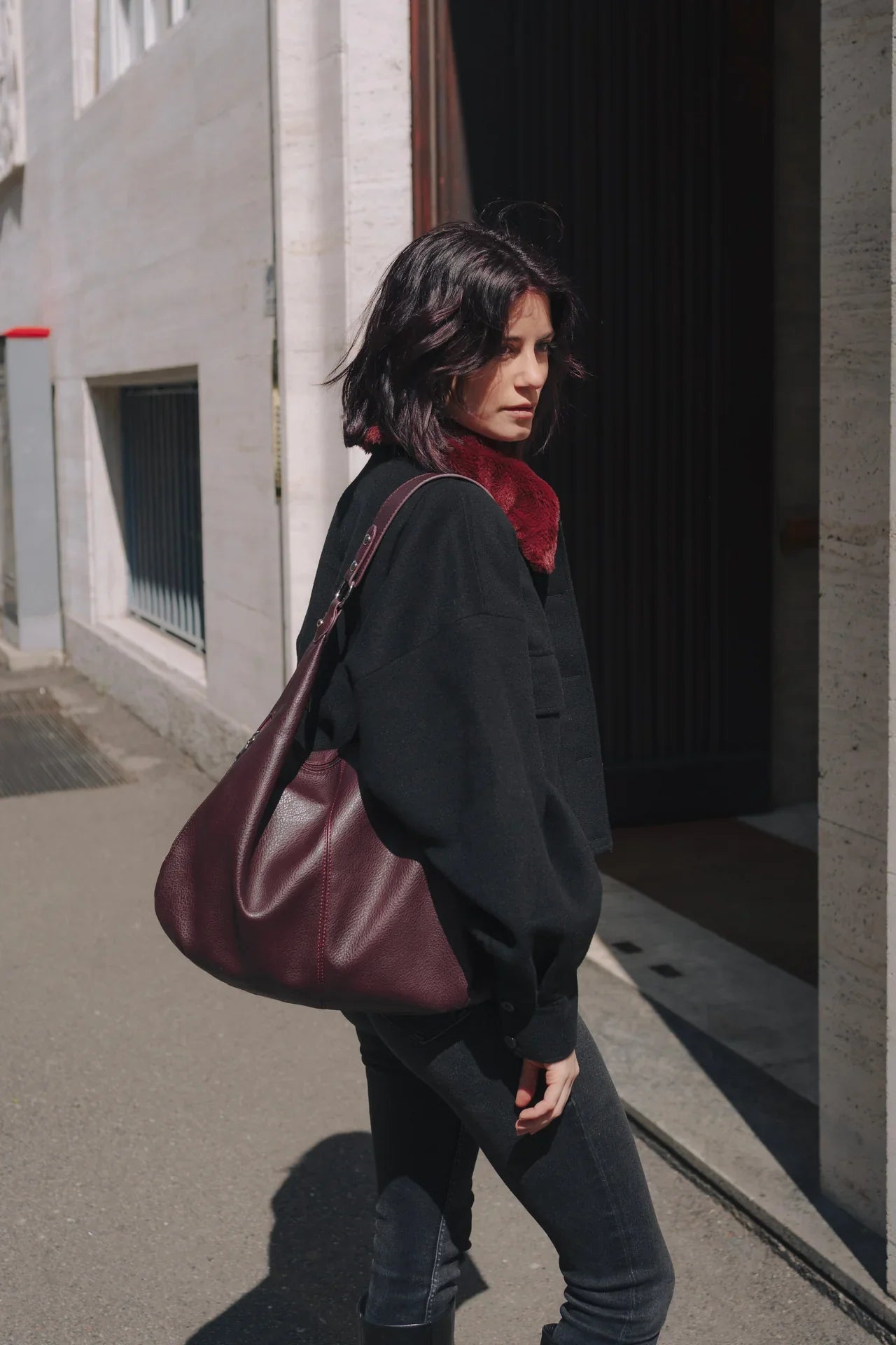 Borsa a tracolla Zarelle bordeaux – Pelle vegana di lusso e minimal chic | L'Amsterdam di Becker