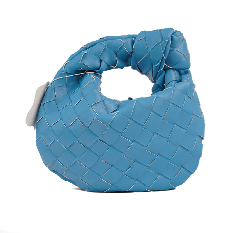 Borsa a mezzaluna intrecciata Luna - borsa in pelle intrecciata di lusso con bottoni -mano | Becker Amsterdam