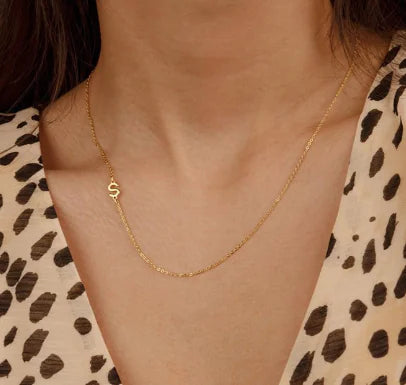 Beckers Amsterdam ™ - Minimalistische Halskette mit Alphabetbrief Ihrer Wahl