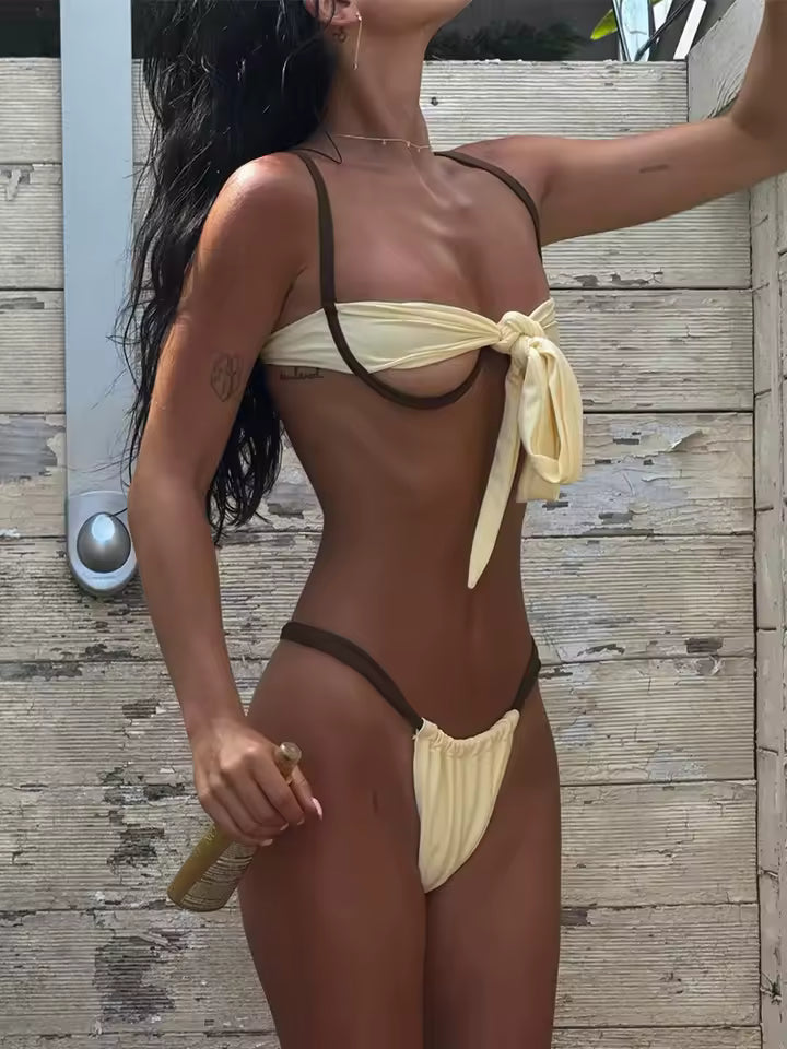 Nala krem bikini set – luksuzni senzualni bandeau bikini s kontrastnim detaljima | Beckerov Amsterdam