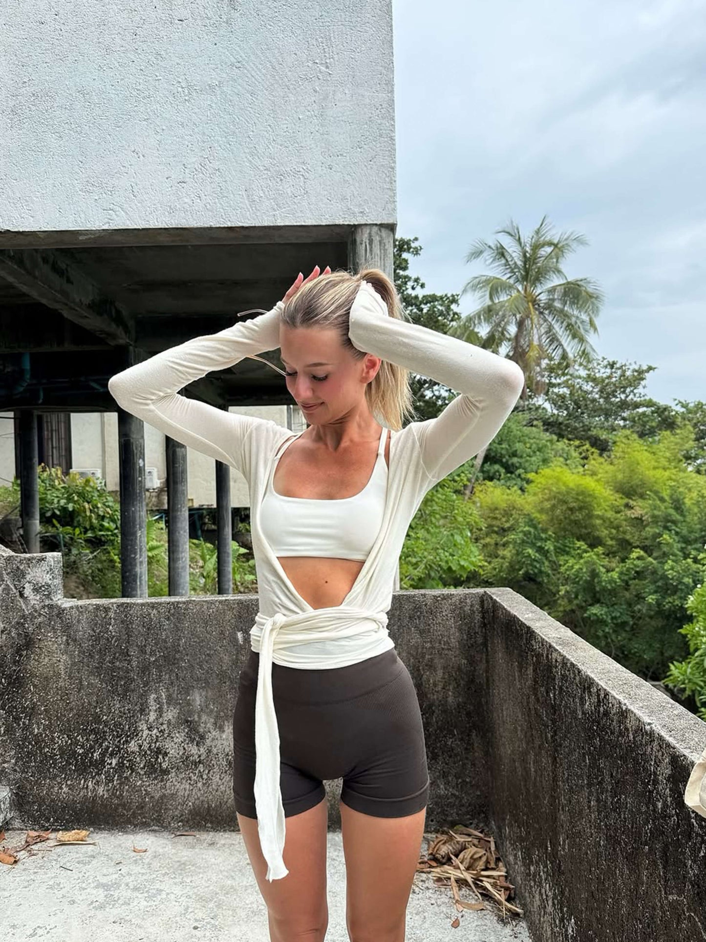 Gina Pilates Set | Women's activewear set with a V-neck top and wide-leg trousers