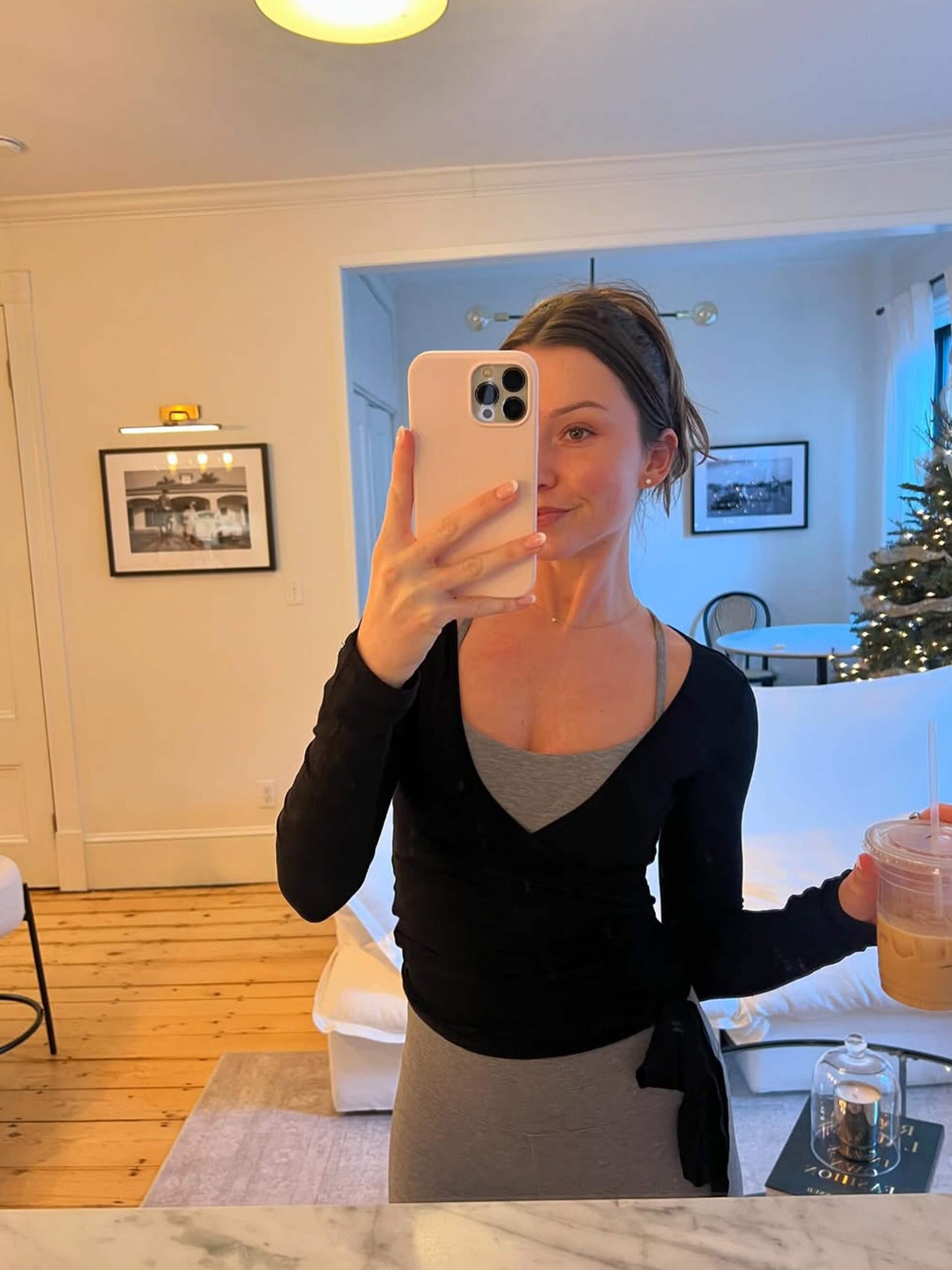 Gina Pilates Set | Women's activewear set with a V-neck top and wide-leg trousers