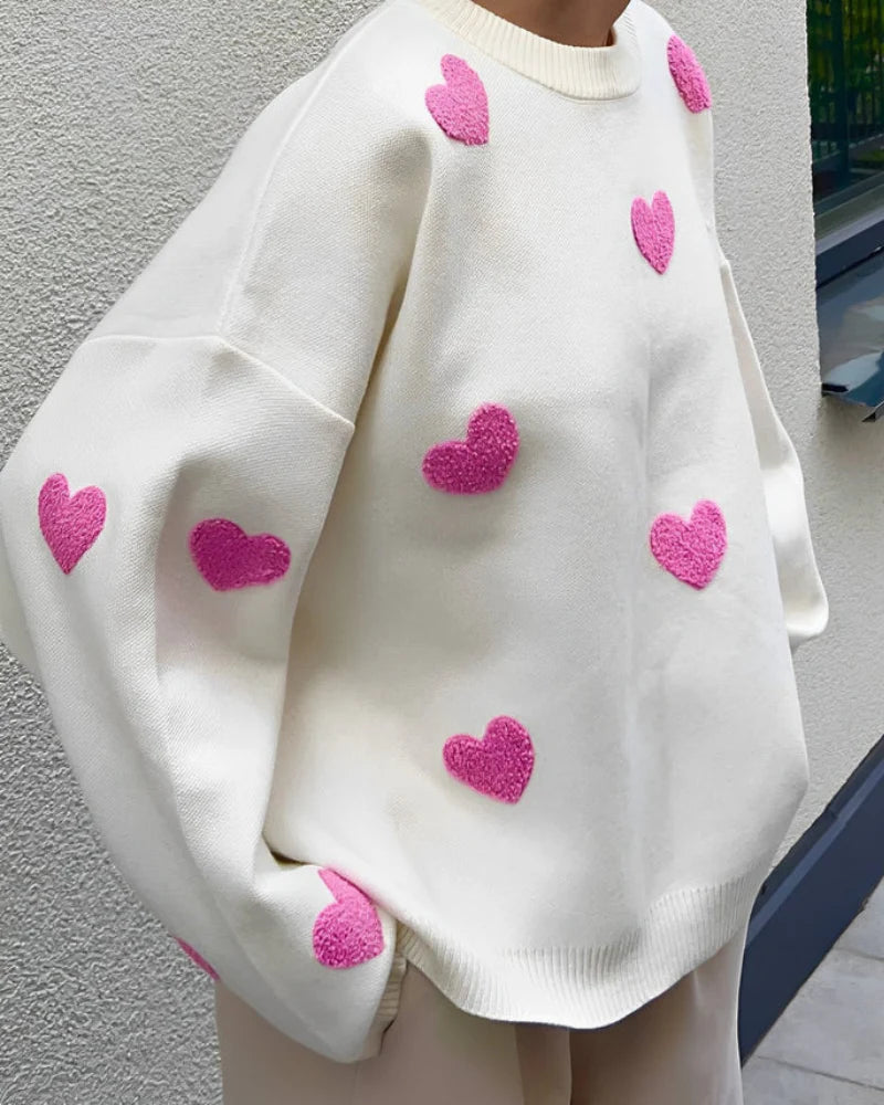 Emma Comfy Love Sweater - maglione accogliente con love scross -detail | Becker Amsterdam
