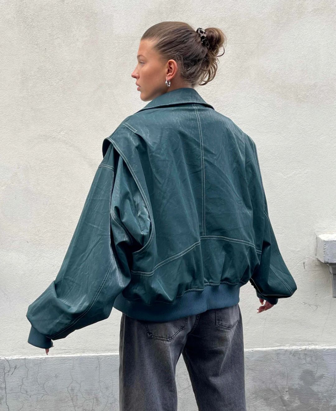 Linde Leren Bomberjack: Stijlvolle Oversized Pasvorm met Ribgebreide Details