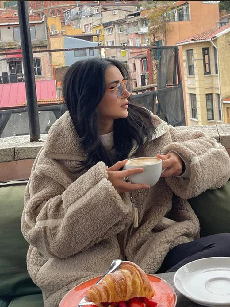 Celeste Luxe Teddy Giacca - Stile di shearling oversize con colletto e rits elevati | Becker Amsterdam