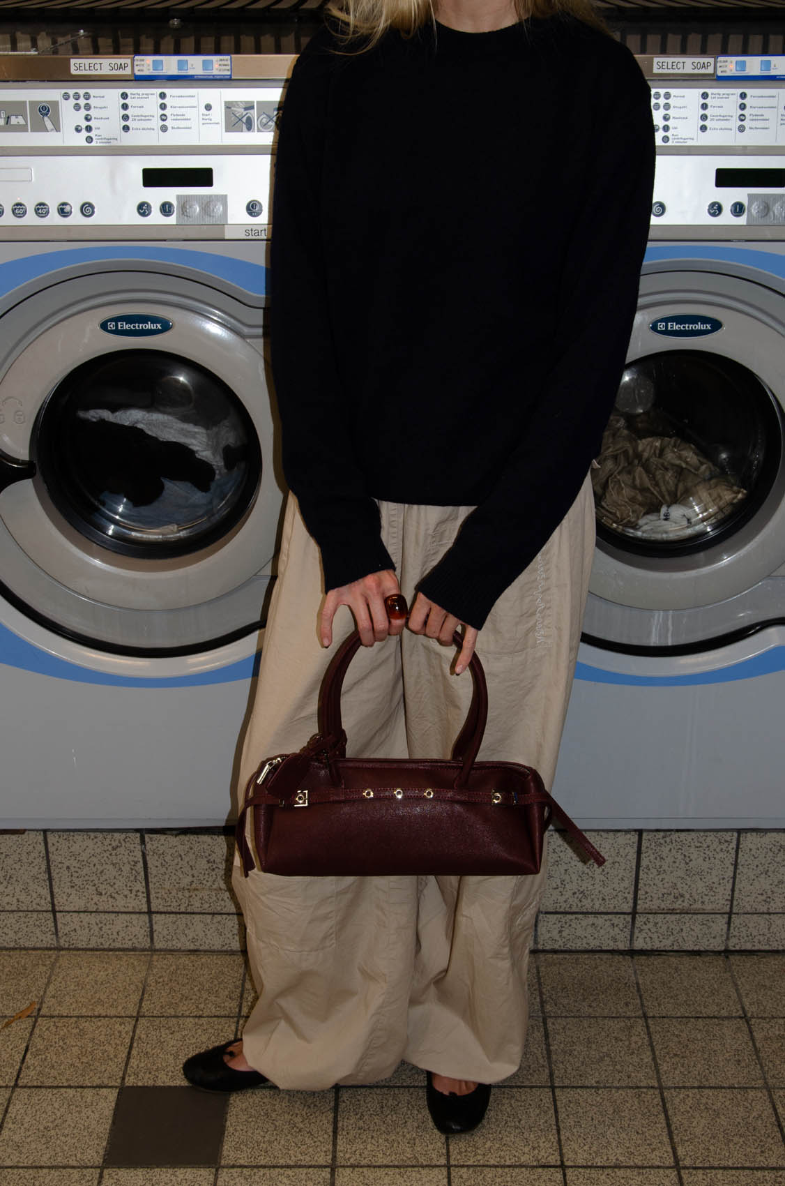 Rosina™ Umhängetasche – Weinrote Umhängetasche mit Metallknöpfen | Becker's Amsterdam