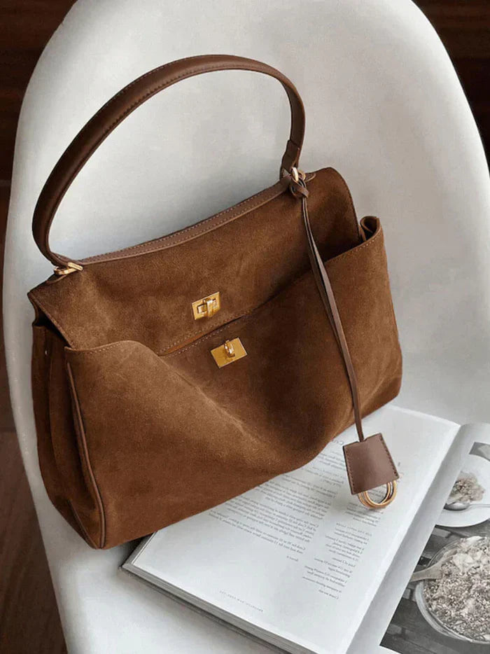 Bolso de hombro Orélisse: aspecto de ante de lujo y elegancia atemporal | El Ámsterdam de Becker