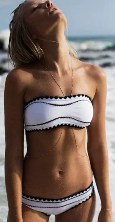 Sandhammaren calling: dé strapless bikini voor jouw Zweedse strandzomer 🌞 🇸🇪