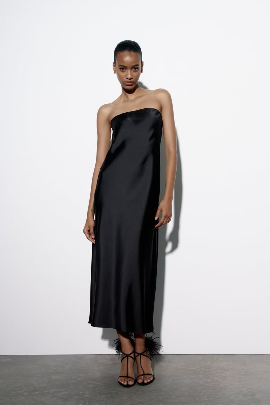 Maxi obleka Celina Bandeau – eleganten poletni slog brez naramnic | Beckerjev Amsterdam