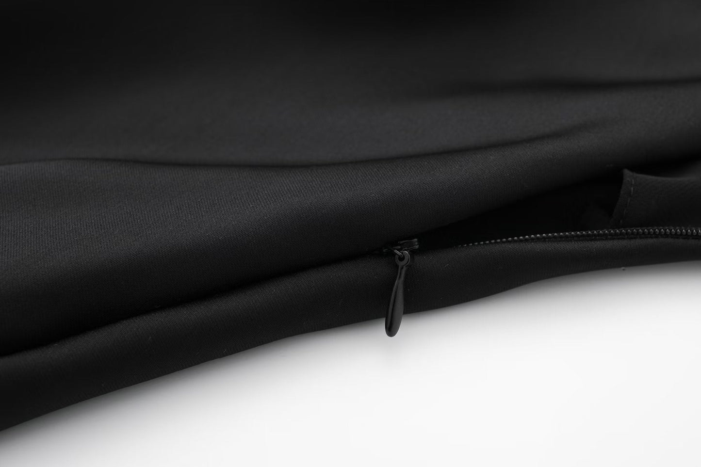 Maxi obleka Celina Bandeau – eleganten poletni slog brez naramnic | Beckerjev Amsterdam