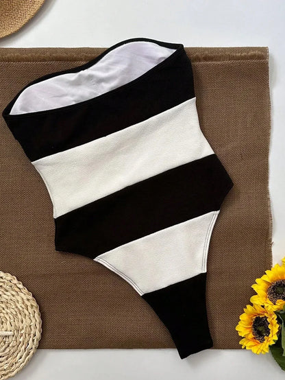 Off-shoulder baddräkt med ränder – högt snitt | Beckers Amsterdam