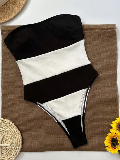 Off-shoulder baddräkt med ränder – högt snitt | Beckers Amsterdam