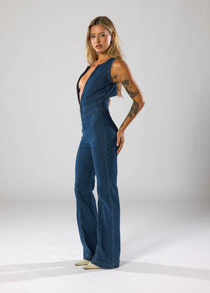 Sienna Denim Flare Jumpsuit - Figure accentuating with Diepev -Hals & Wide Leg | Becker’s Amsterdam