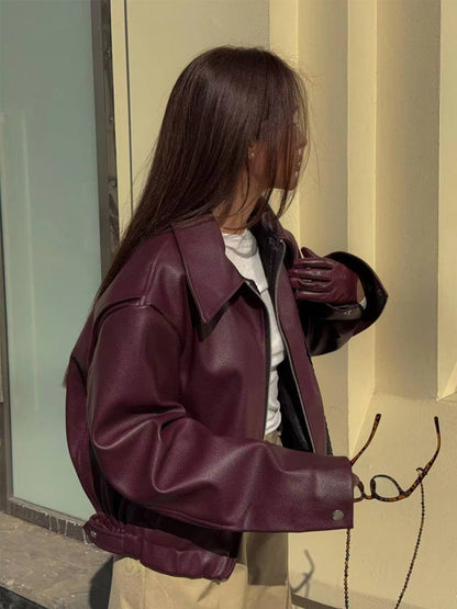 Kaia Mahagoni Kunstlederjacke – Luxuriöse Damenjacke in Mahagonirot | Elegantes Design