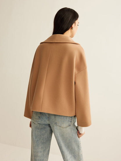 Camelo Cropped Coat | Damkappa – Elegant beskuren design och lyxigt utseende