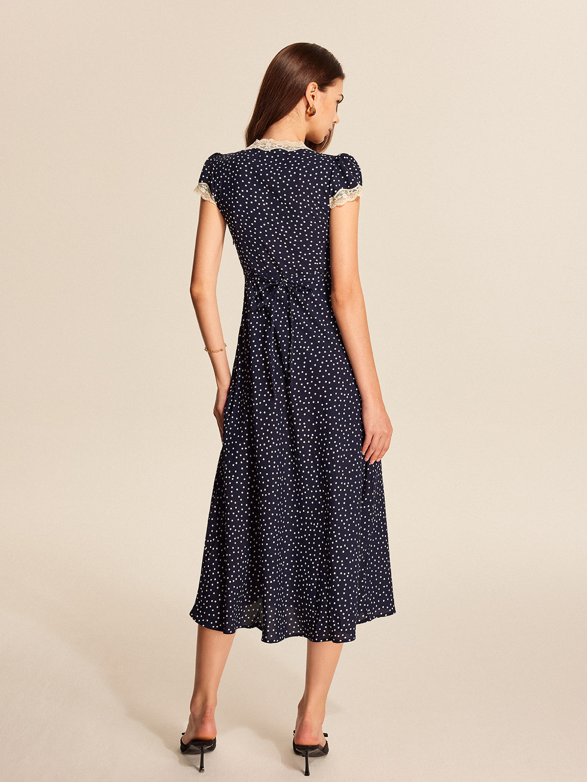 Abito midi Myna blu navy – Abito elegante con pois bianchi, pizzo e maniche a sbuffo | L'Amsterdam di Becker