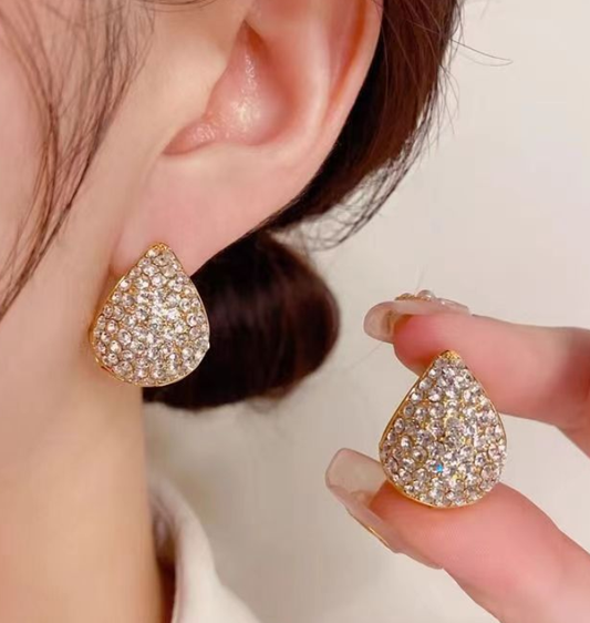 Elegante Goud Vergulde Parel Oorbellen met Kristalachtig Effect