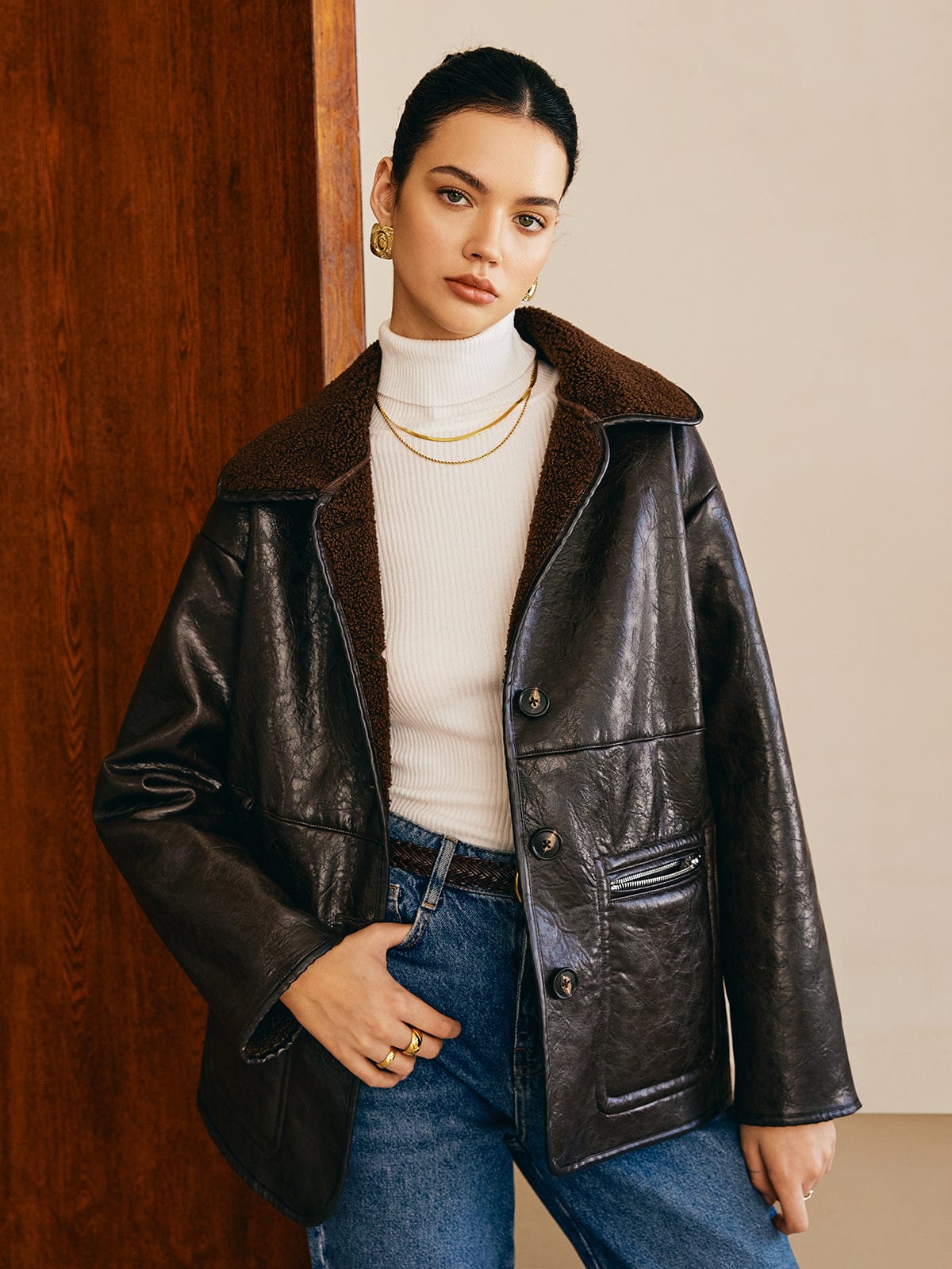 Espresso bruine kunstleren damesjas met teddyvoering – Sofia winterjas modern & warm