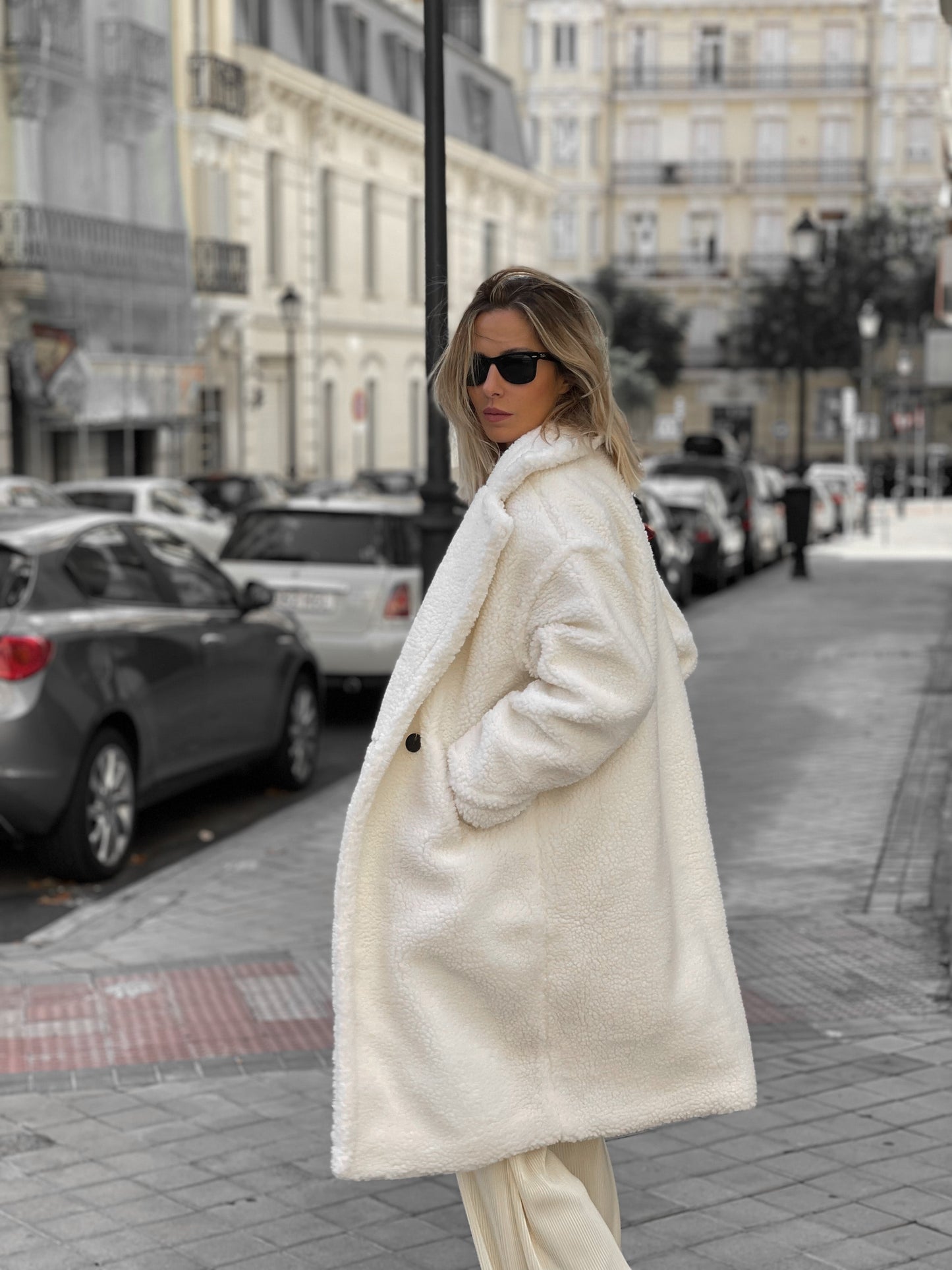 Isolde Snow Kunstpelzmantel – Langer weißer Damenmantel | Luxus &amp; Eleganz