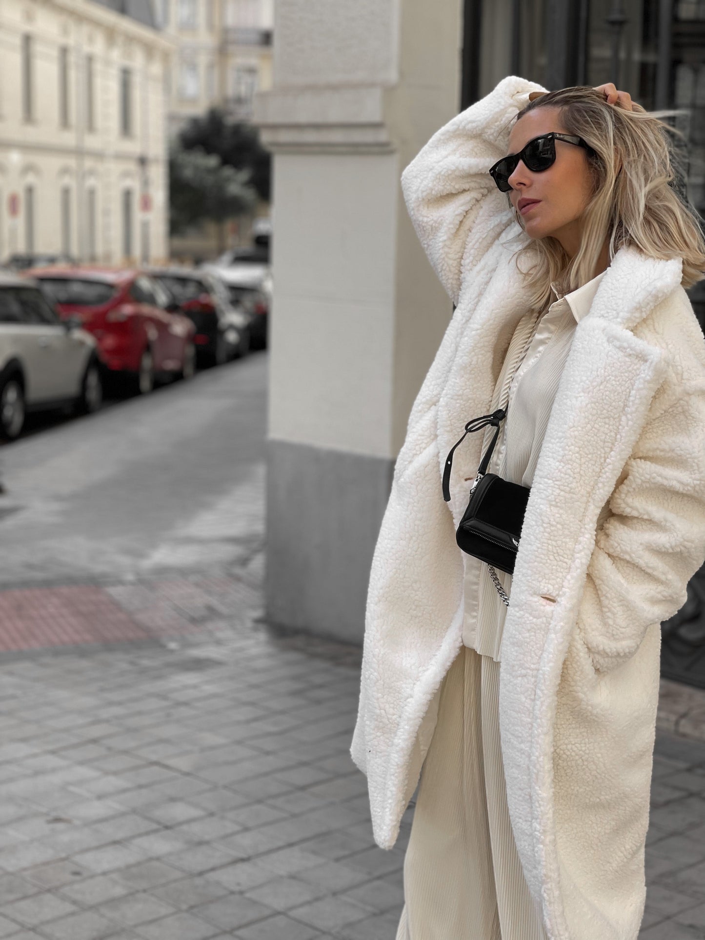 Isolde Snow Kunstpelzmantel – Langer weißer Damenmantel | Luxus &amp; Eleganz