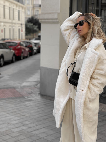 Isolde Snow Kunstpelzmantel – Langer weißer Damenmantel | Luxus &amp; Eleganz