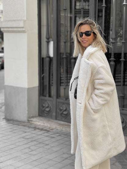 Isolde Snow Kunstpelzmantel – Langer weißer Damenmantel | Luxus &amp; Eleganz