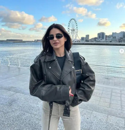 Roxy Rebel Cropped Bikerjacke – Oversized Damen-Kunstlederjacke mit Gürteldetail | Cooler und trendiger Streetstyle 