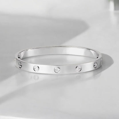 Kaíró Screw Bangle - Unisex Metal Bangle með lúxus skrúfum smáatriðum | Amsterdam Becker
