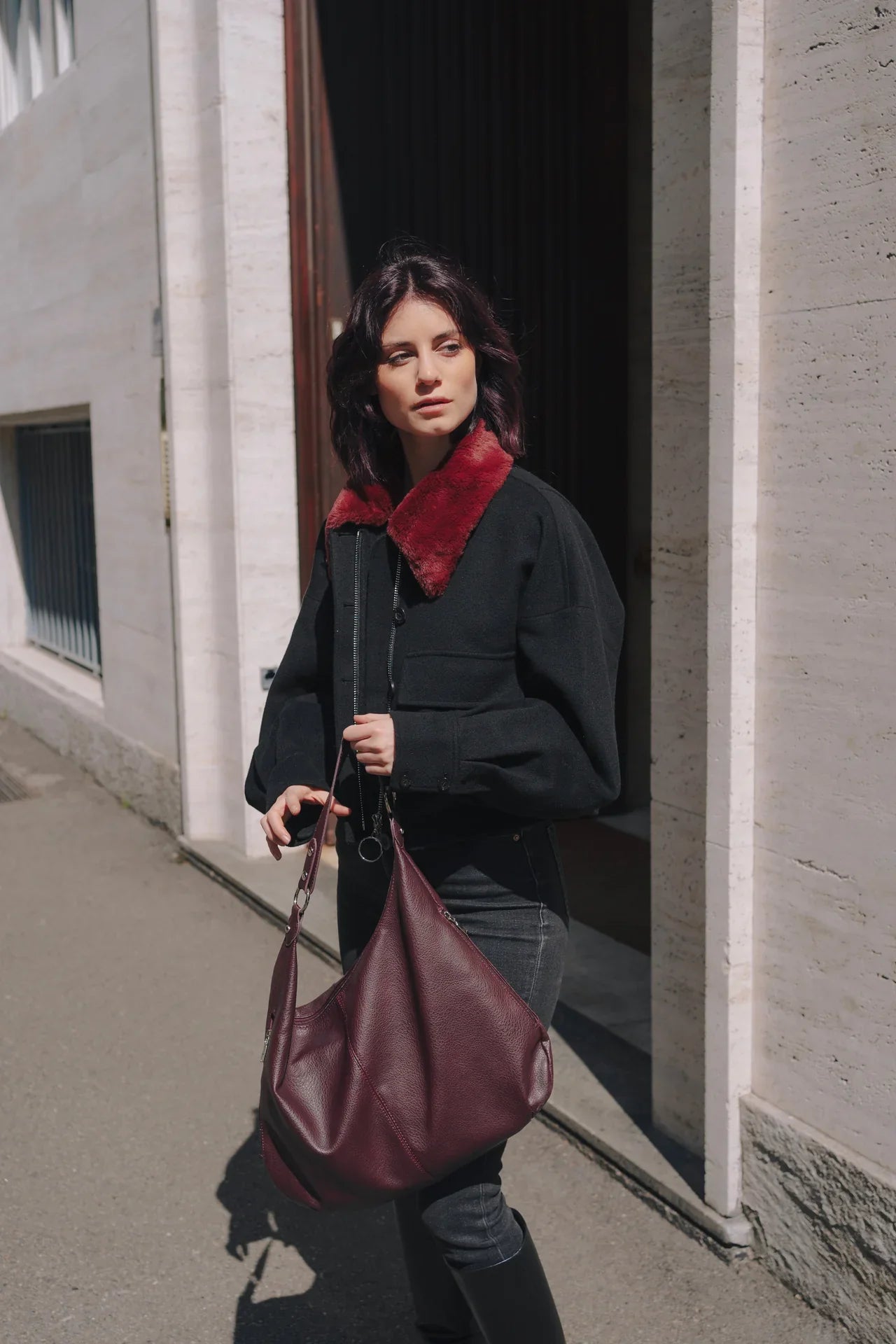 Borsa a tracolla Zarelle bordeaux – Pelle vegana di lusso e minimal chic | L'Amsterdam di Becker