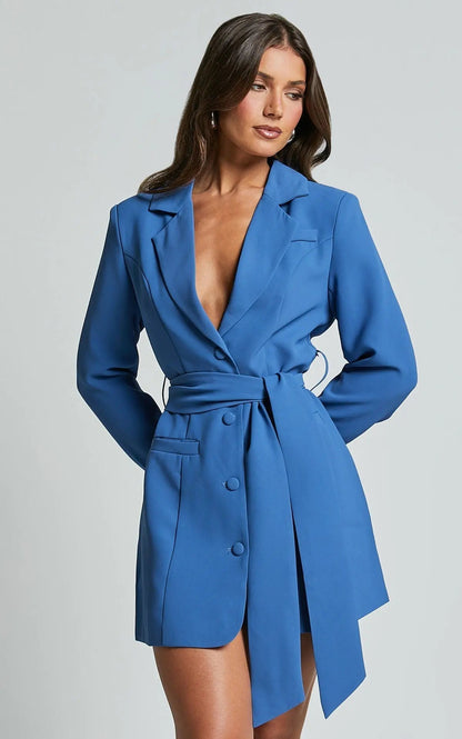 Veloura Power Blazer Dress – Elegant figursydd klänning med midjebälte