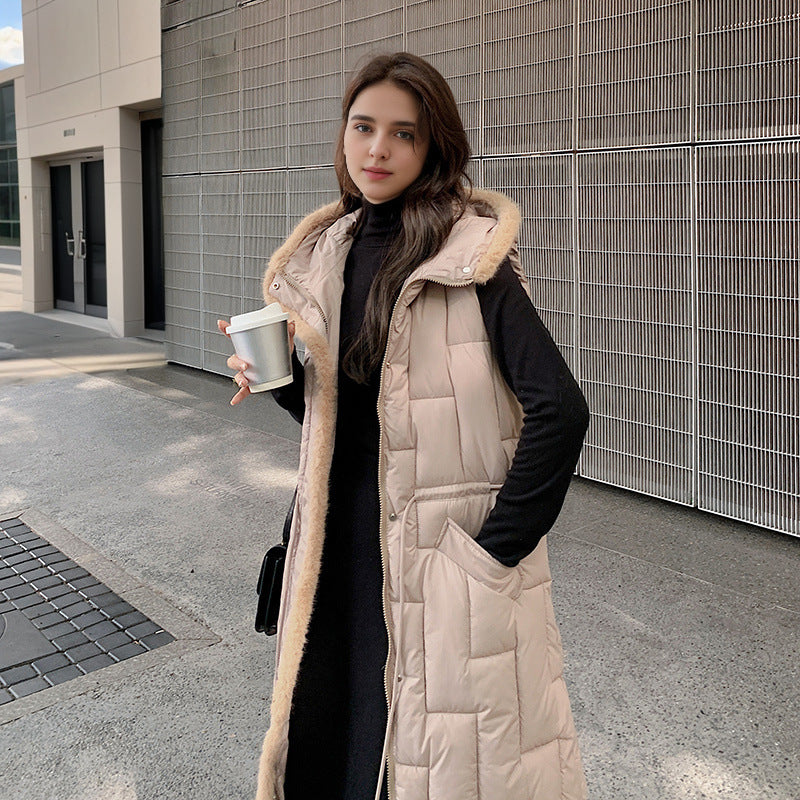 Faye Cozy Long Vest – Langer, wattierter, ärmelloser Damenmantel | Warm &amp; Bequem