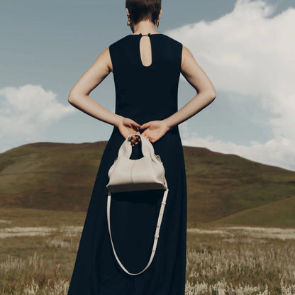 Inara™ Handtasche – Skulpturale Tasche aus veganem Leder mit goldenen Akzenten | Becker's Amsterdam™