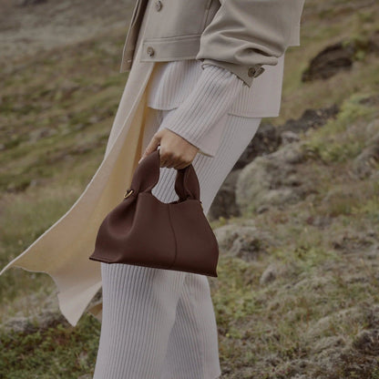 Inara™ Handtasche – Skulpturale Tasche aus veganem Leder mit goldenen Akzenten | Becker's Amsterdam™