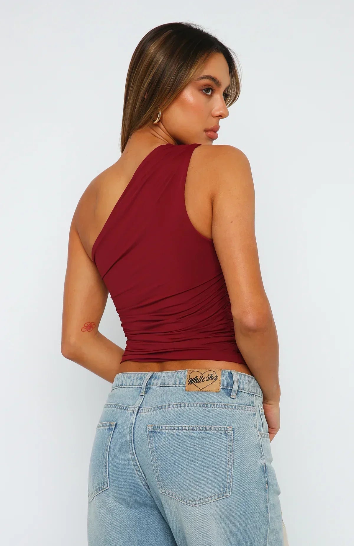 Top na jedno ramię Virelisse – elegancki wygląd w stylu glamour z twistem | Amsterdam Beckera