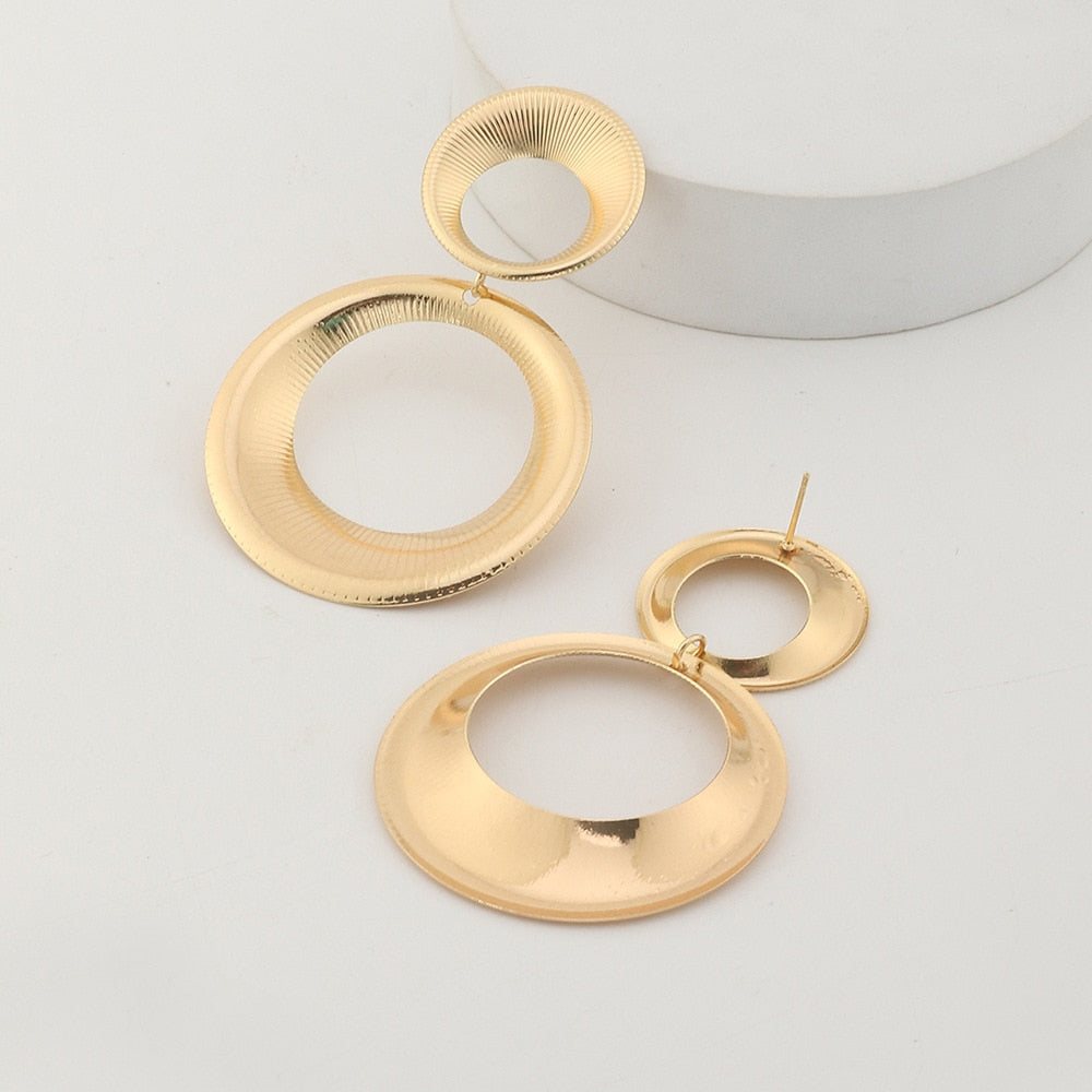 Vika 3D Goldfarbene Statement-Ohrringe – Zeitlos und schick | Beckers Amsterdam