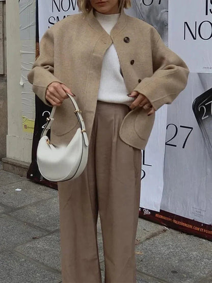 Courtney Oversized Wolljacke – Warmer und stylischer Damenmantel mit asymmetrischem Knopfverschluss und großen Taschen 