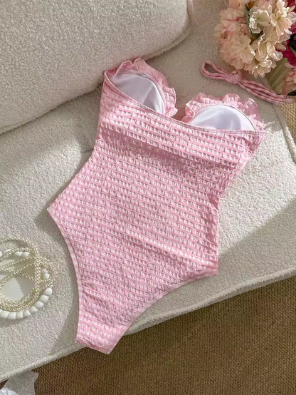 Flory Badedragt - Lys Pink Gingham Print med sløjfedetalje og flæsekant │ Becker's Amsterdam