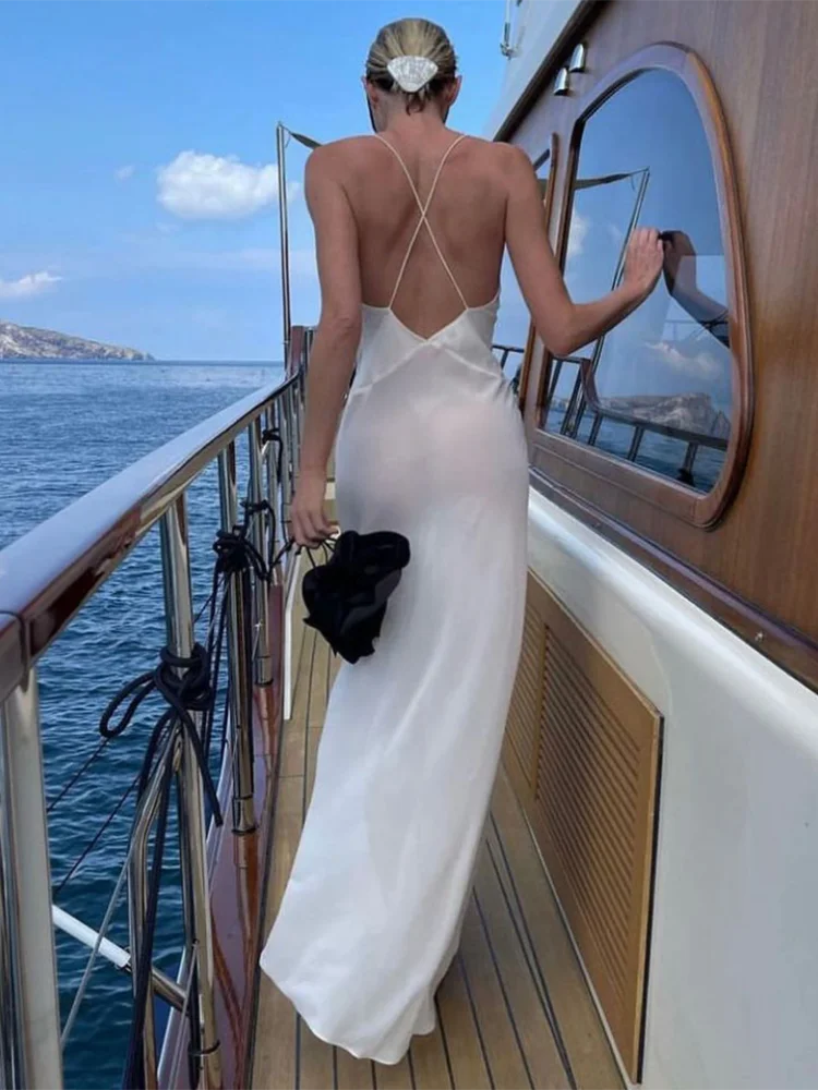 Φόρεμα Stacey Maxi – Deep V-Neck & Luxurious Evening Elegance | Becker's Amsterdam