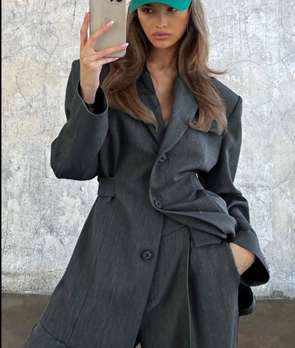 Vesper-Anzug – Trendiger dunkelgrauer Damenanzug | Professionell &amp; Stilvoll