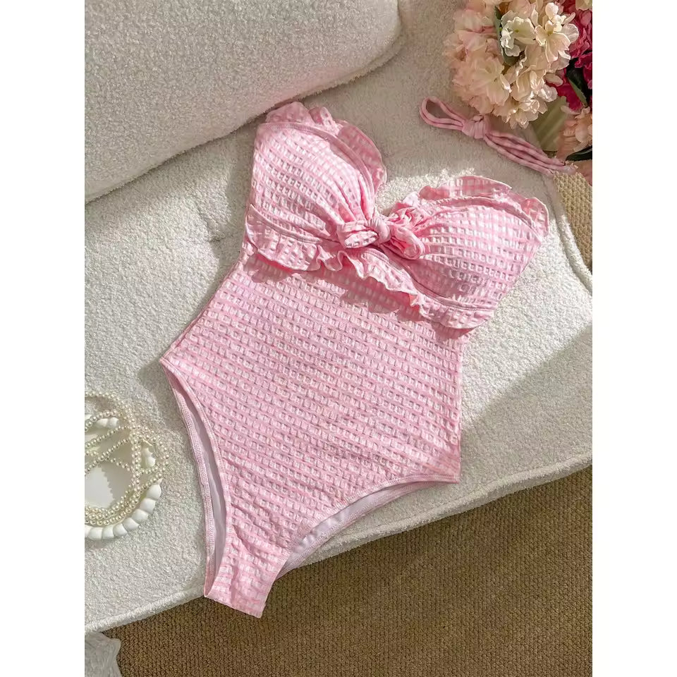 Flory Badedragt - Lys Pink Gingham Print med sløjfedetalje og flæsekant │ Becker's Amsterdam