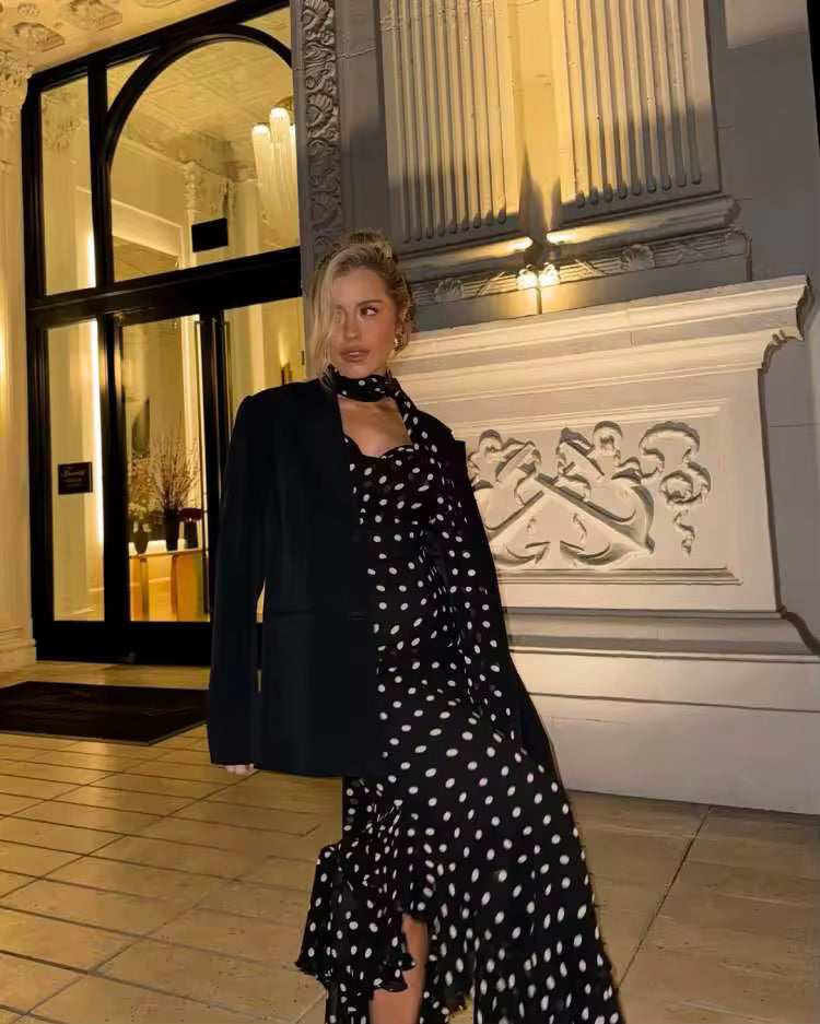 Lydia Maxi Jurk - Zwart met Witte Polkadots en Sjaaldetail │ Becker's Amsterdam