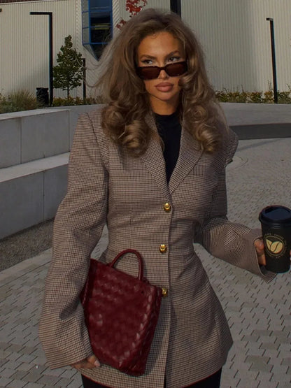 Edith V-Ausschnitt-Mantel – Eleganter Damenmantel mit V-Ausschnitt und luxuriösen Details