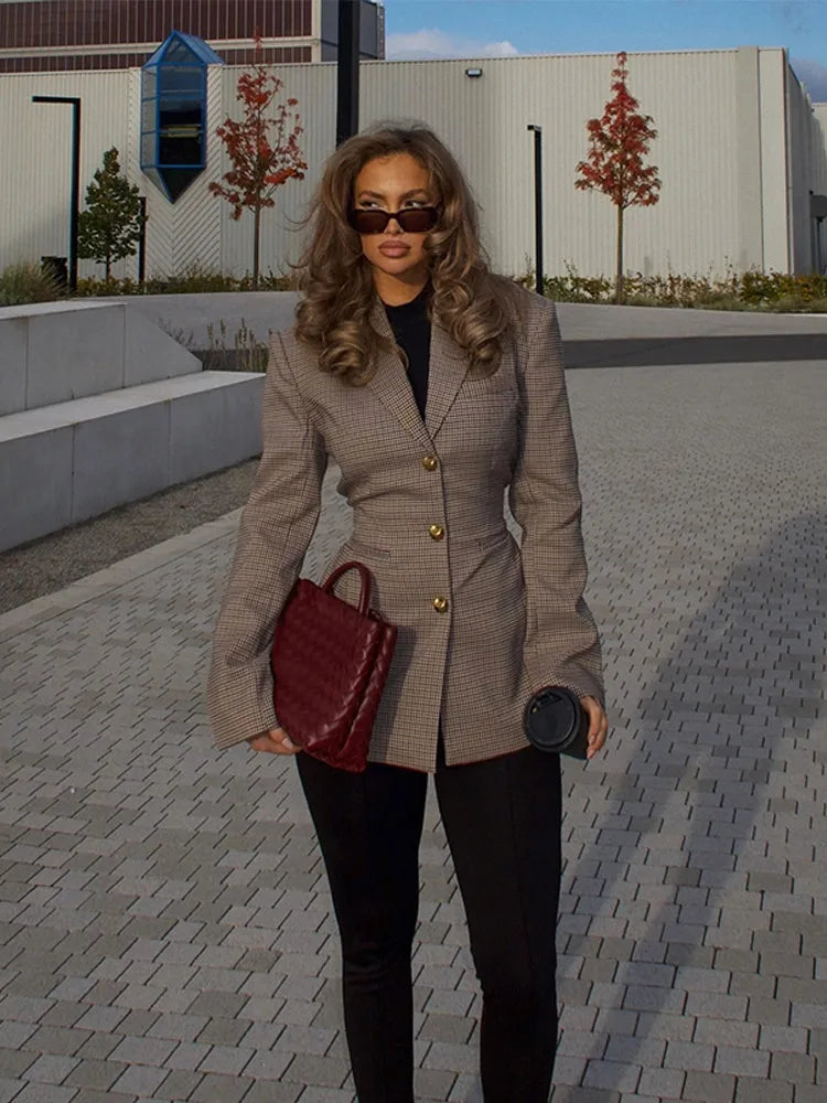 Edith V-Ausschnitt-Mantel – Eleganter Damenmantel mit V-Ausschnitt und luxuriösen Details