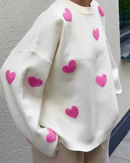 Emma Comfy Love Sweater - maglione accogliente con love scross -detail | Becker Amsterdam