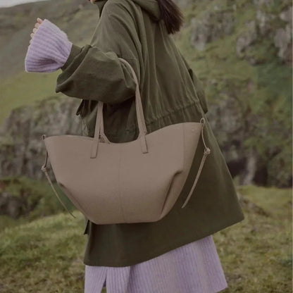 Belladria Handbag van Becker’s Amsterdam – elegante dameshandtas van vegan-leer met gouden accenten en tijdloos design